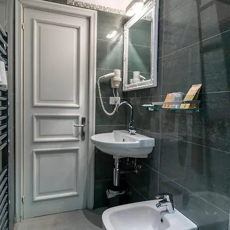 Teresa Rooms&suites Pensión La Spezia