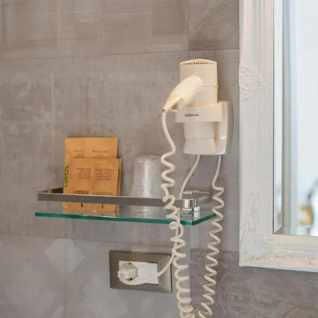 泰瑞莎客房和套房旅馆 4* 斯培西亚